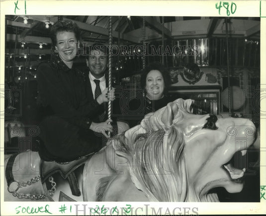 1989 Press Photo Janet Larue, Roger Larue, Linda Fontenot- Christmas in the Oaks - Historic Images