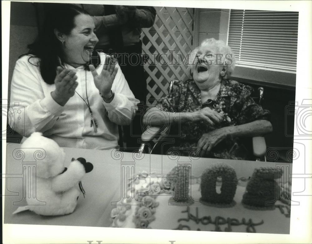 1994 Press Photo Sarah Frazier celebrating her 105th Birthday at St. Anthony&#39;s - Historic Images