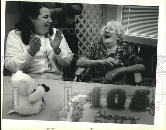 1994 Press Photo Sarah Frazier celebrating her 105th Birthday at St. Anthony's - Historic Images
