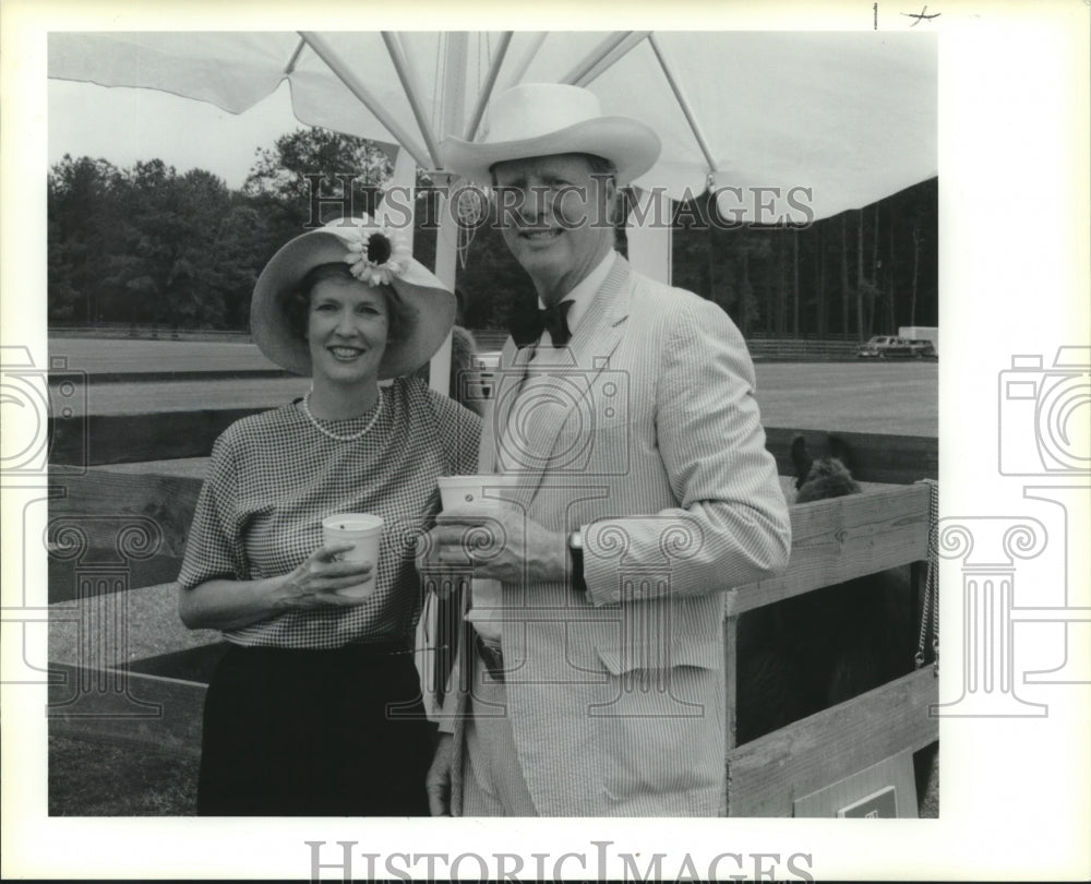 1993 Press Photo Sandra &amp; Richard Freeman enjoy the Polo Match in Innisfree Farm - Historic Images