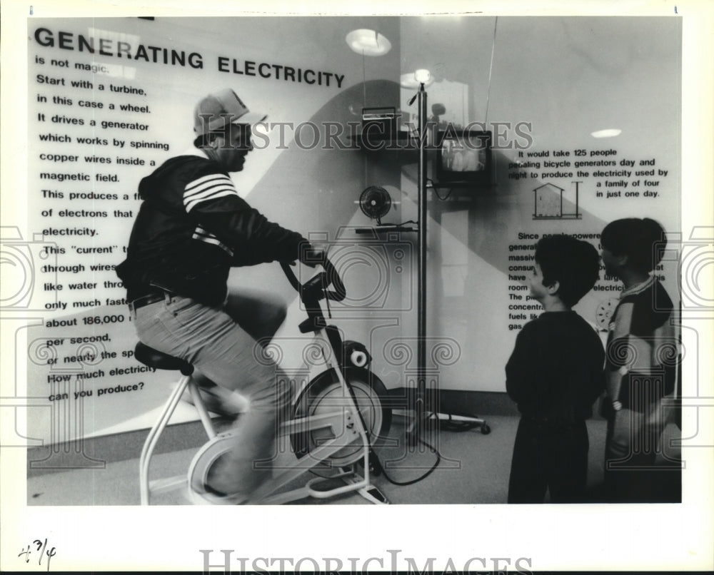 1990 Press Photo Youngsters at Freeport McMoran Daily Science Center in Kenner - Historic Images