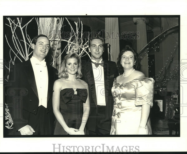 Virginia Freeman 1989 Press Photo Attendees at the debut party of Virginia Freeman ...