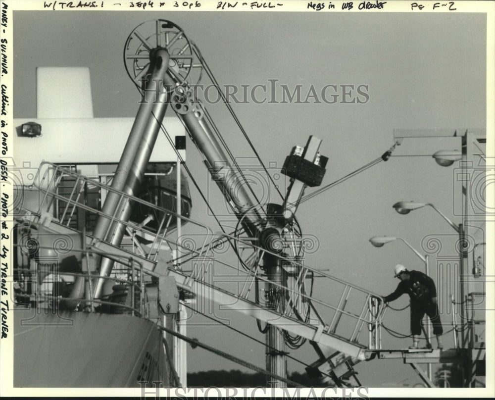 Press Photo Money-Sulphur platform - nob12707 - Historic Images