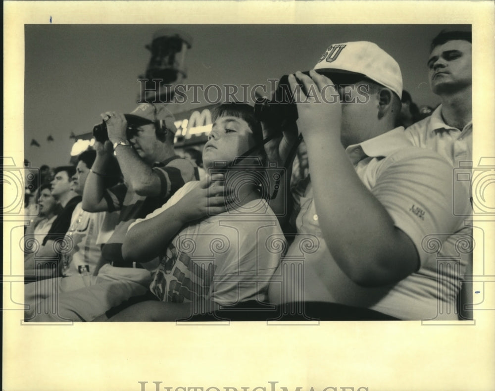 1992 Press Photo Danny &amp; Jimmy Collins watching the LSU vs. Colorado State game - Historic Images