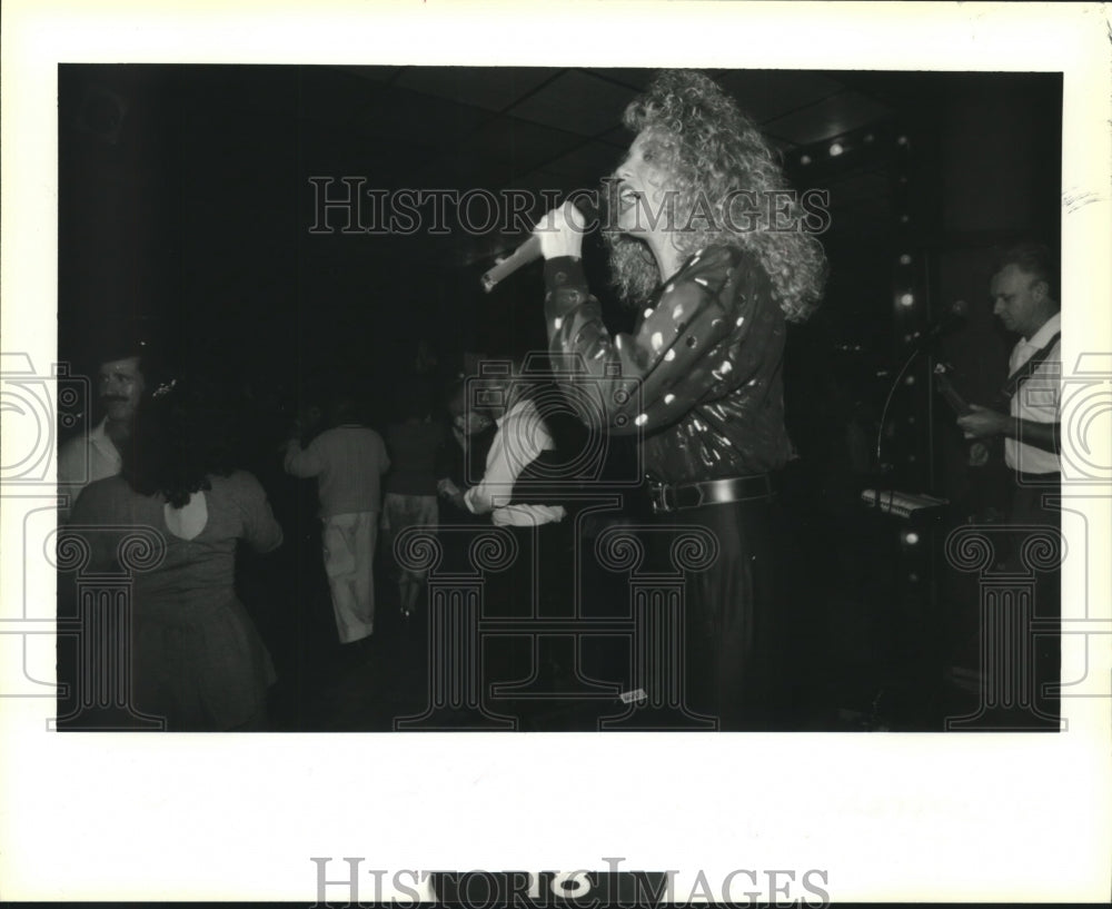 1991 Press Photo Lori Frazier, appearing at Chesterfield&#39;s has national ambition - Historic Images