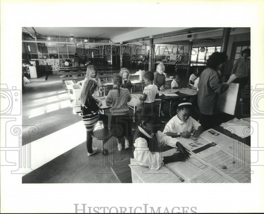 1990 Press Photo Crowded facility at Ben Franklin Elementary School - Historic Images