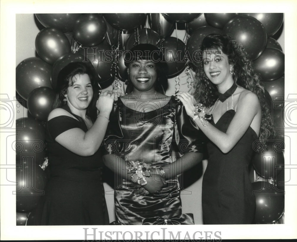 1993 Press Photo Kelli Guise, Sakia Franklin &amp; Kippy Lutz at Sweet 16 Party - Historic Images