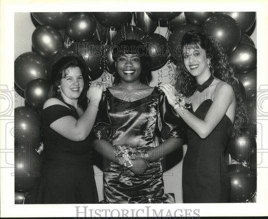 1993 Press Photo Kelli Guise, Sakia Franklin & Kippy Lutz at Sweet 16 Party - Historic Images