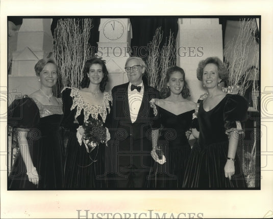 1990 Press Photo Attendees of the Flower/Frazer Debs Party - Historic Images