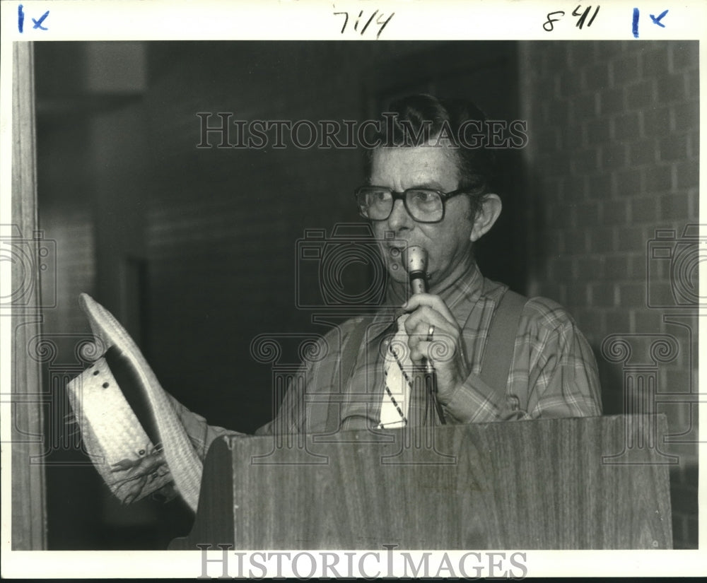 1991 Press Photo Leblanc, Cajun entertainment for a group at the Bay Club Hotel. - Historic Images