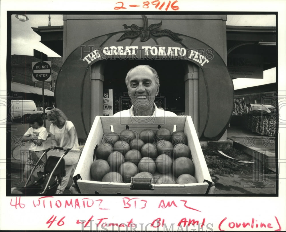 1987 Press Photo Vincent Fouchi, the French Market Tomato Man, with tomatoes. - Historic Images