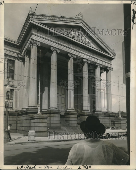 1958 Press Photo Gallier Building, almost deserted structure retains dignity. - Historic Images