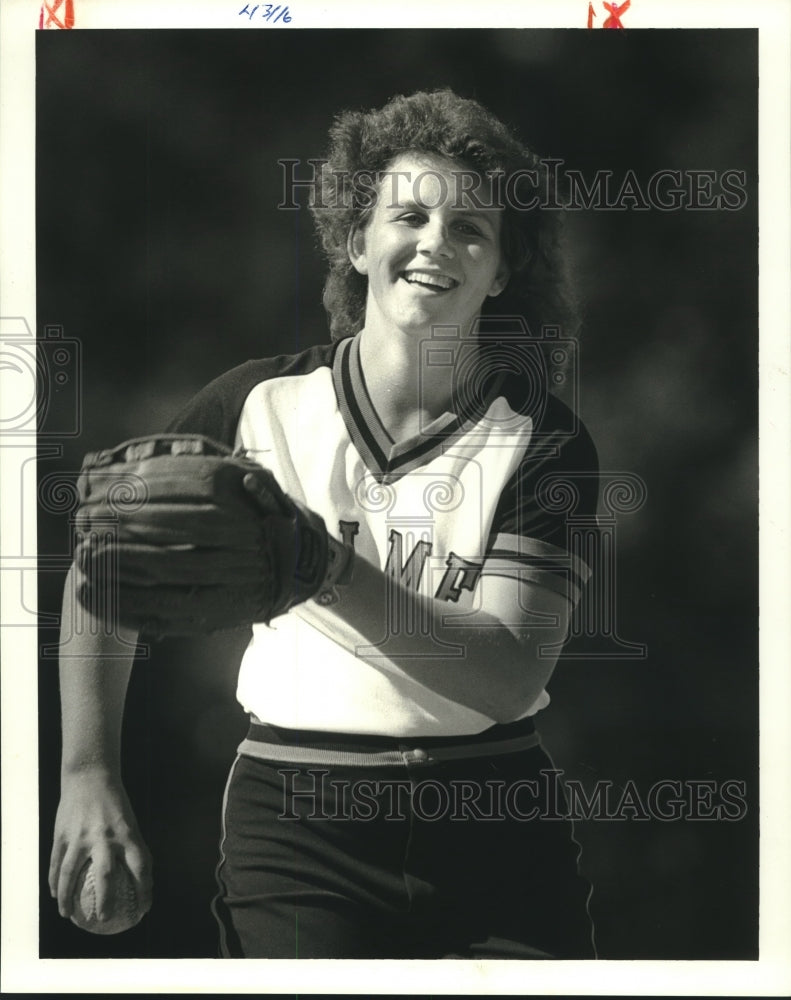 1987 Press Photo Salmen softball pitcher, Lori Galloway - Historic Images