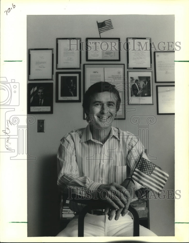 1988 Press Photo Doug Gamble, joke writer for George Bush. - Historic Images