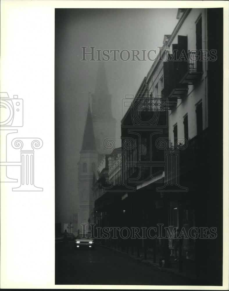 1991 Press Photo Charters Street fog covers St. Louis Cathedral. - Historic Images