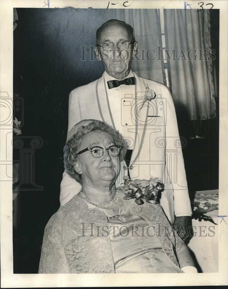 1967 Press Photo Mr. &amp; Mrs. John Foeckler celebrate golden wedding anniversary. - Historic Images