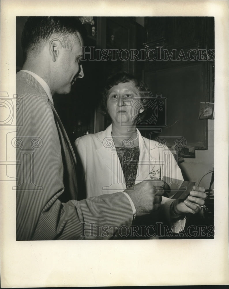 Press Photo Ewell P. Walther Jr. and Dr. Thelma N. Fisher - Historic Images