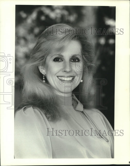 1988 Press Photo Maxim Gershunoff presents soprano, Vicki Fisk. - Historic Images