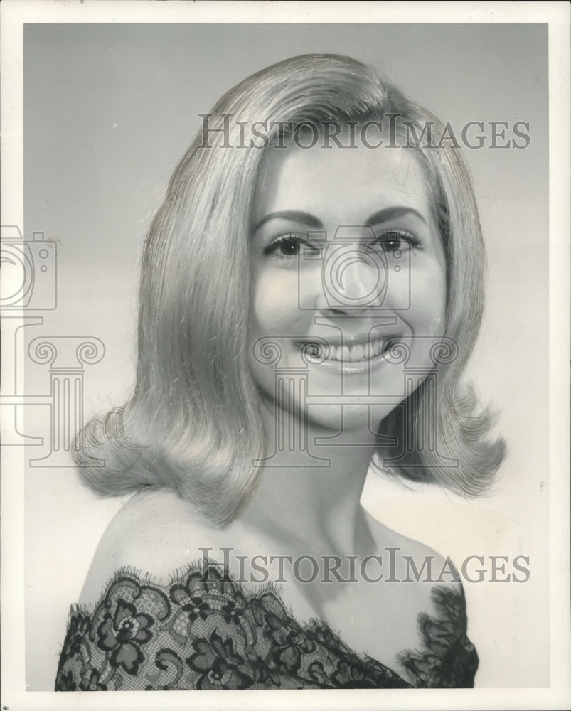 1968 Press Photo Vicki Elizabeth Fisk, 21, 6425 West End Boulevard. - nob13444 - Historic Images