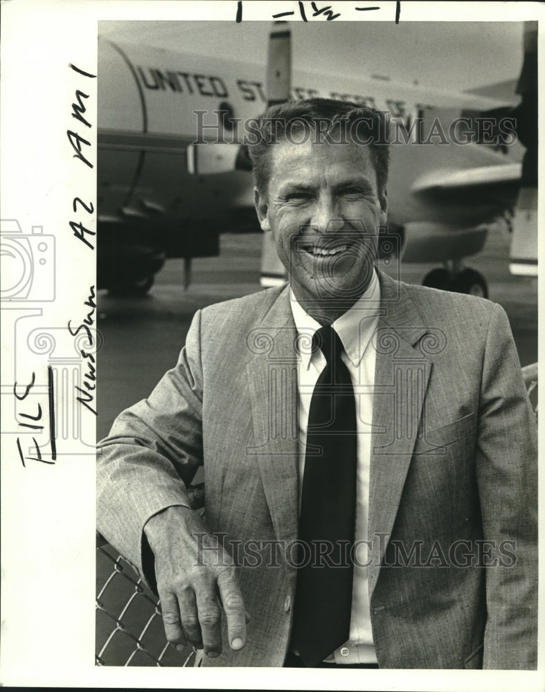 1986 Press Photo Neil Frank, Director of the National Hurricane Center. - Historic Images