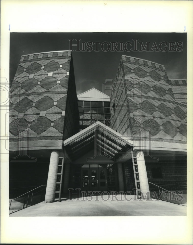 1990 Press Photo The new Ben Franklin High School at Lakefront. - Historic Images