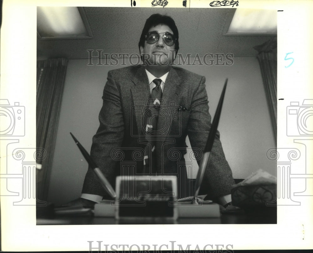 1990 Press Photo Frank Fudesco, associate superintendent for the school board - Historic Images