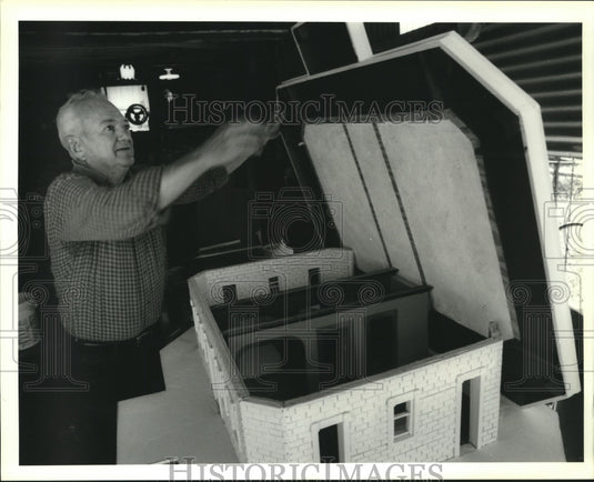 1993 Press Photo Buddy Gallardo with a scale model of Steamboat Gothic houses - Historic Images