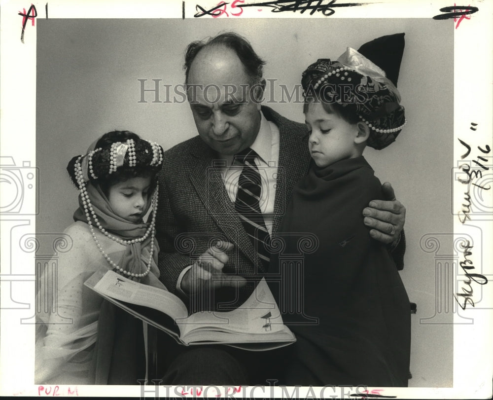 1987 Press Photo Erin Allweiss, Henry Galler &amp; Jeffrey Good get ready for Purim - Historic Images