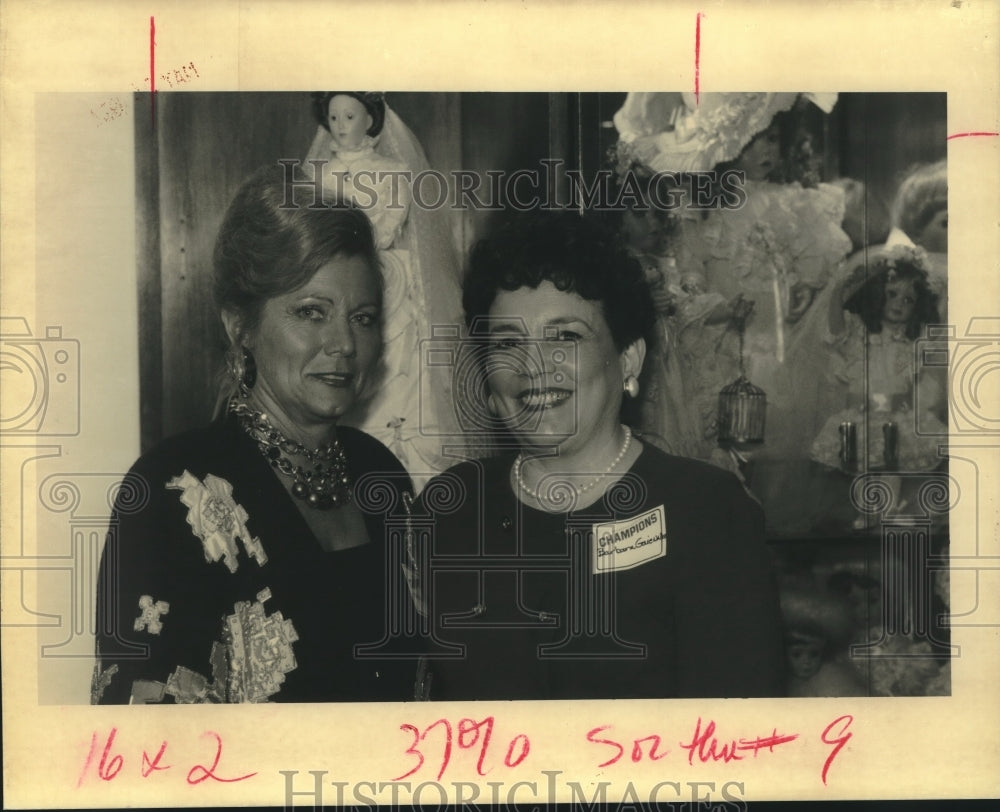 1992 Press Photo Champs party attendees Cecile Gibson and Barbara Gaiennie - Historic Images