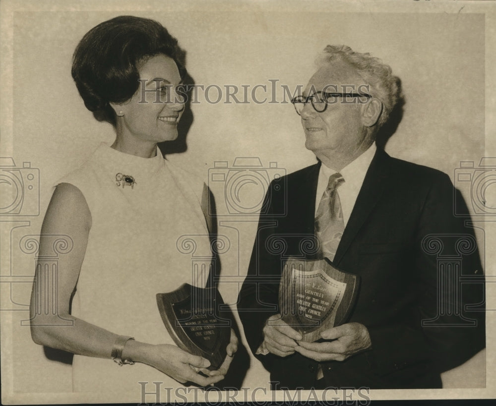 1971 Press Photo Wilma S. Gallinghouse and Joseph U. Lopiparo award recipients-Historic Images