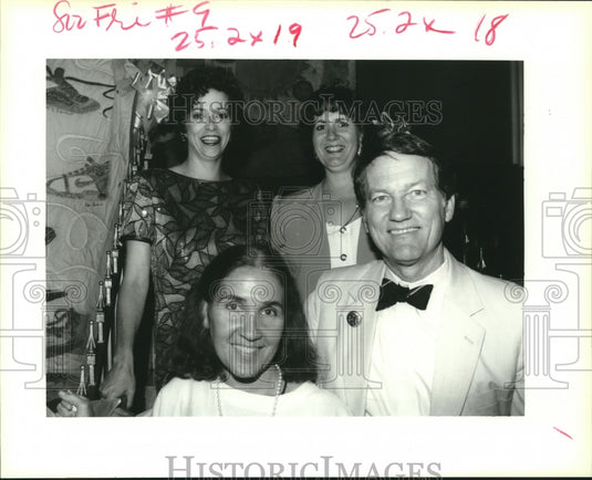 1993 Press Photo Benefactors and guests at the Stuart Hall Auction - Historic Images