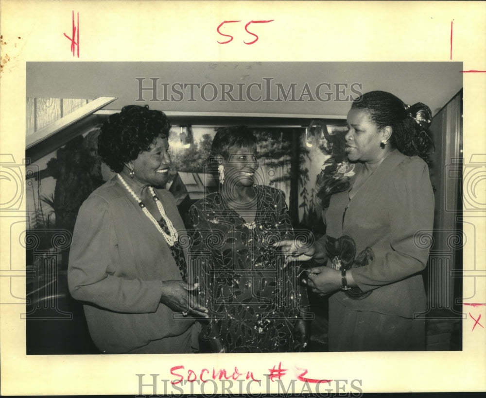 1992 Press Photo Gertrude Brown, Berthera Gaines &amp; Gwen Williams attends event - Historic Images