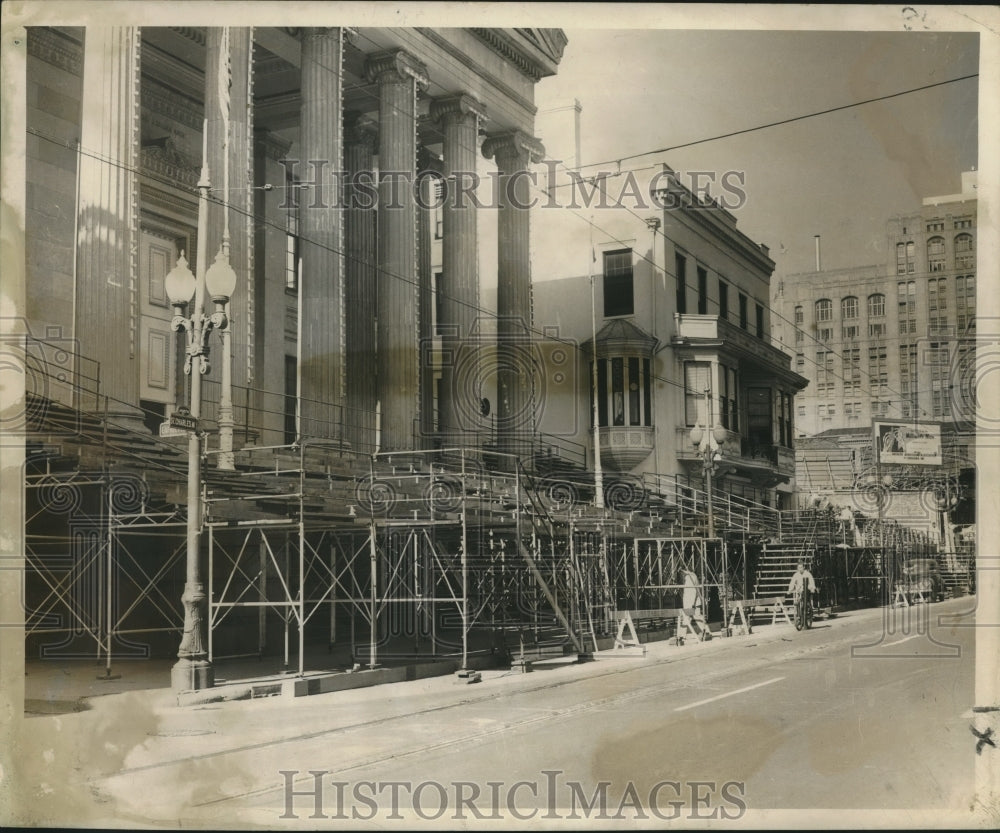Press Photo Work in front of the Gallier Hall in New Orleans - Historic Images
