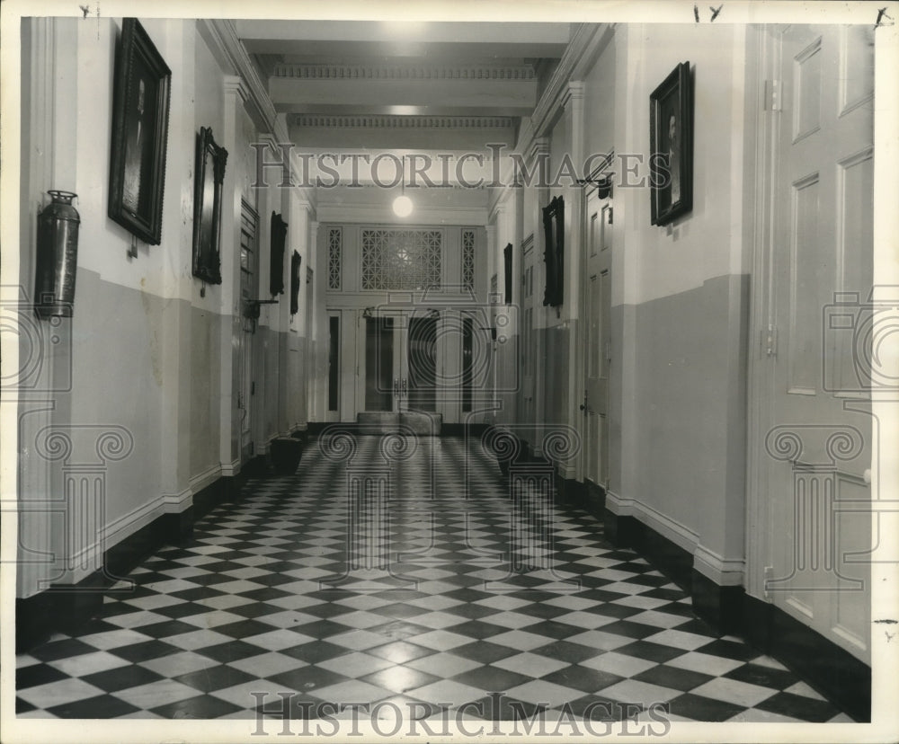 1958 Press Photo Portraits of former New Orleans mayors in Gallier Building - Historic Images