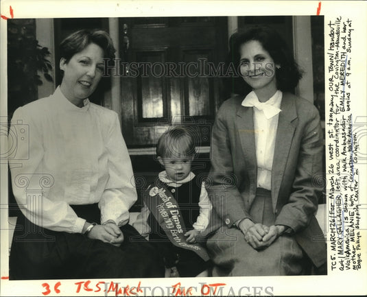 1987 Press Photo Mary Gallagher with Walk America Ambassador Emily Meredtih - Historic Images