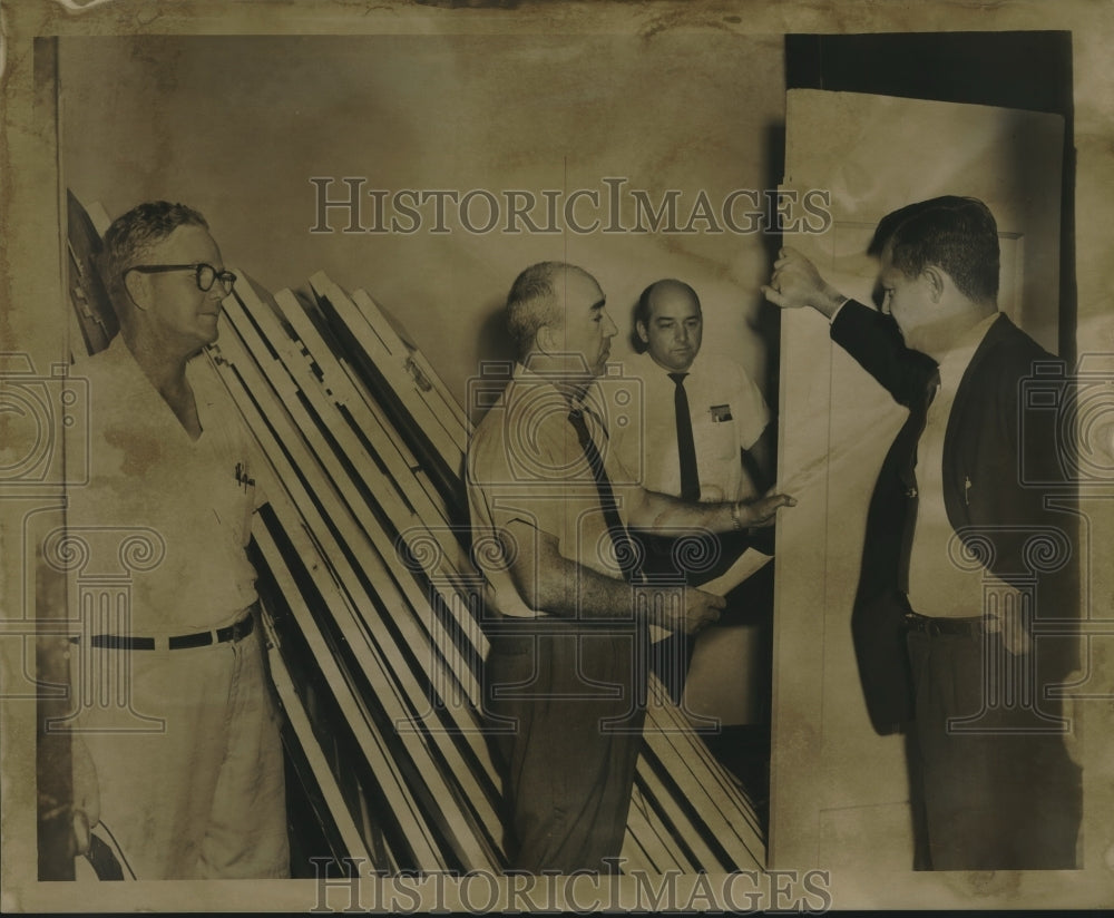 1960 Press Photo Stolen doors recovered by policemen - nob13912 - Historic Images