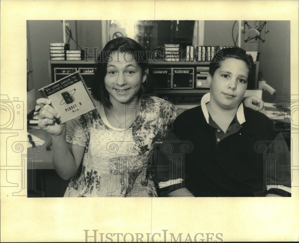 1994 Press Photo Kids Lindsay Hilton and Drew Gancarcik at B97&#39;s studio - Historic Images