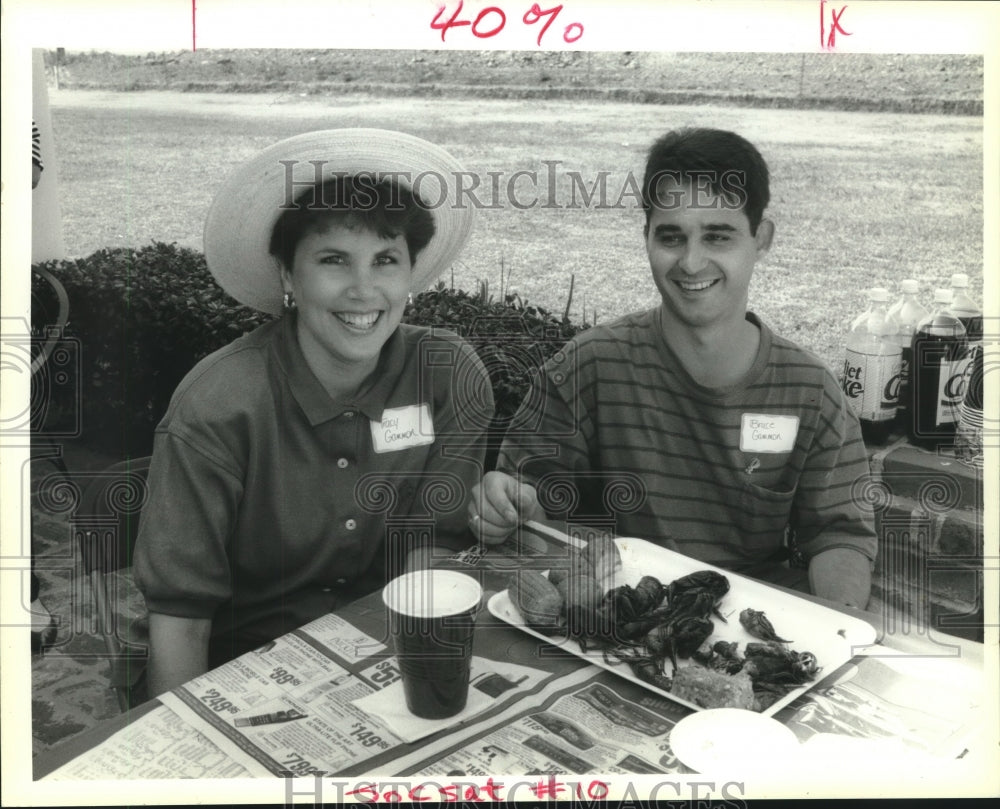 1992 Press Photo Tracy Gammon and Bruce Gammon, Delta Gamma Crawfish Party - Historic Images