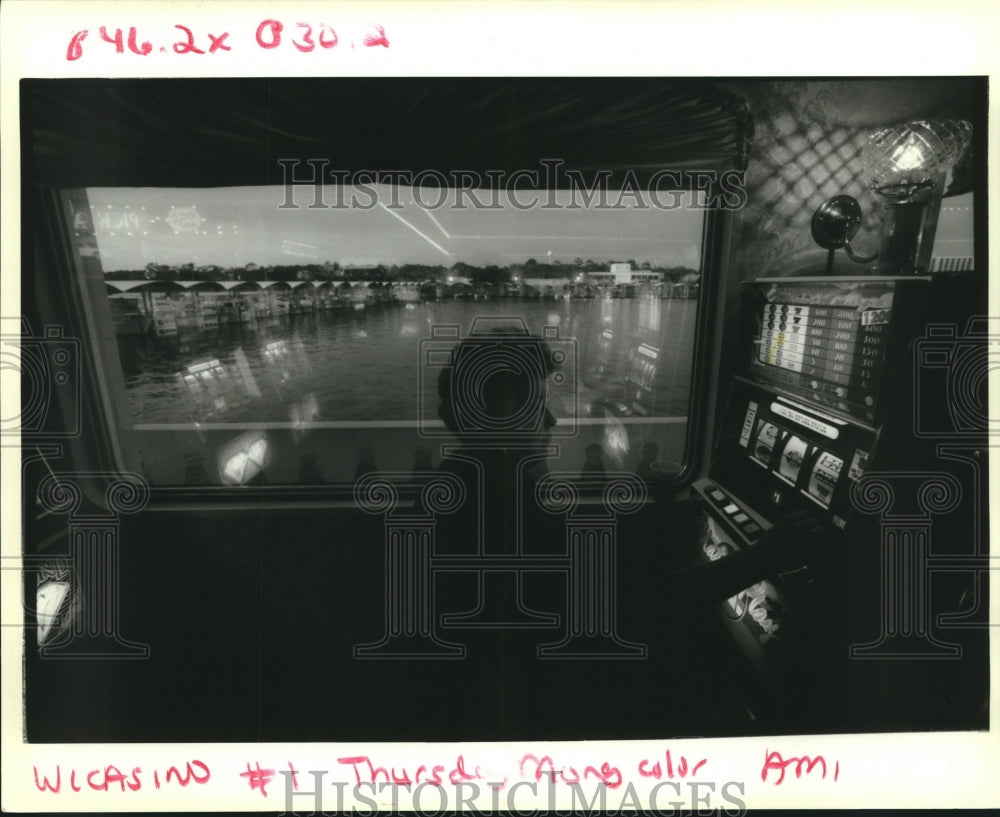 1993 Press Photo Virginia Ballew plays the slot machines at President Casino - Historic Images