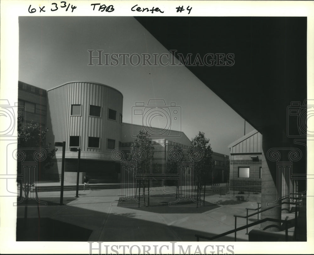 1990 Press Photo The new Ben Franklin High School 2001 Leon C. Simon - Historic Images