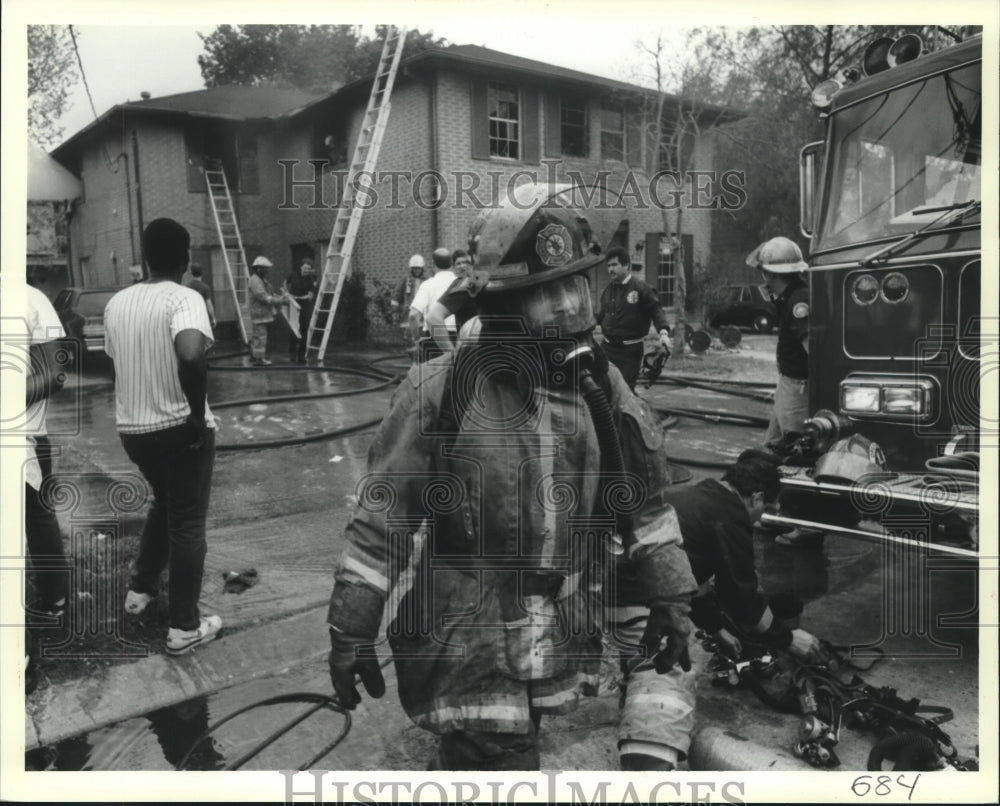 1990 Press Photo One alarm fire of a house on Pace Street in Algiers. - Historic Images