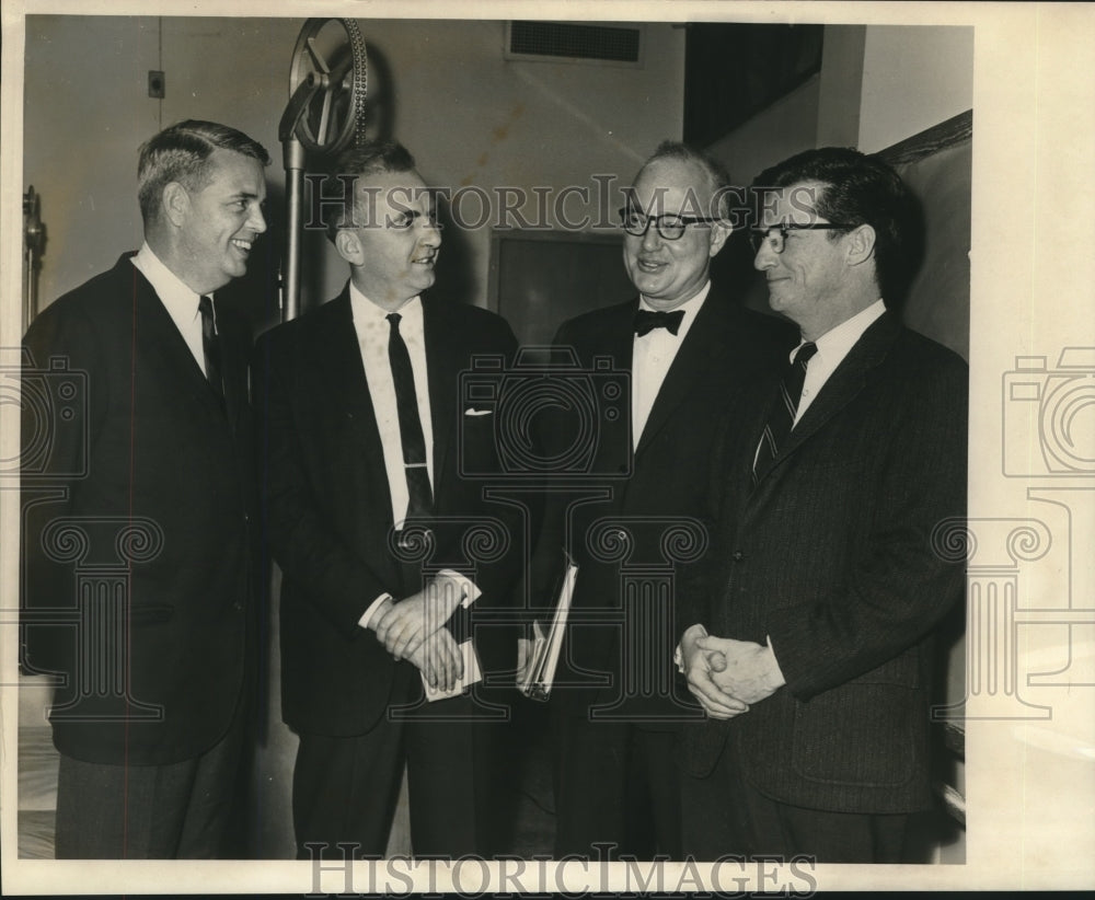 1965 Press Photo Dr. Harry Fritts, Jr. &amp; other doctors of LSU Medical School - Historic Images