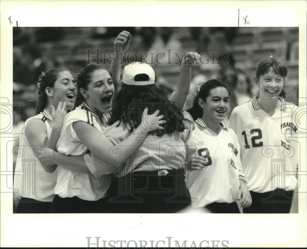 1995 Press Photo Benjamin Franklin high school volleyball team members celebrate - Historic Images