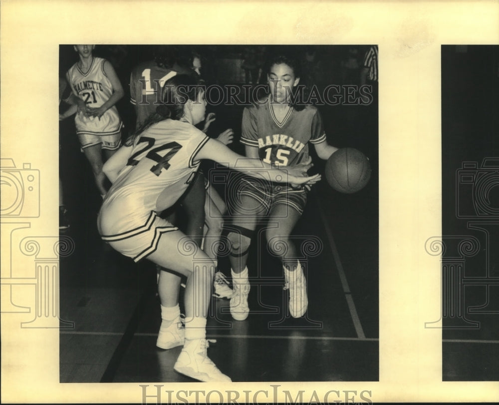 1992 Press Photo Cheri Courseault, Ben Franklin, has the ball tipped away - Historic Images