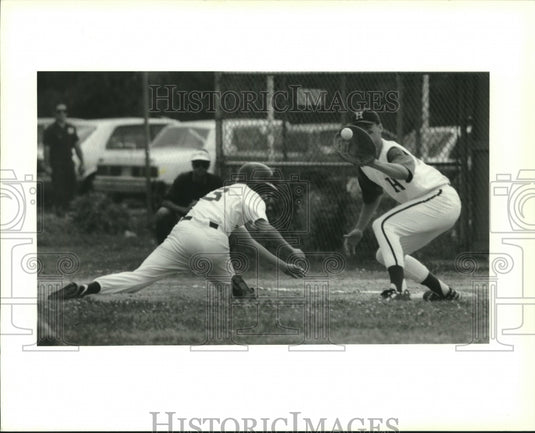 1994 Press Photo Franklin's Sal Marascaleo out at first - Historic Images