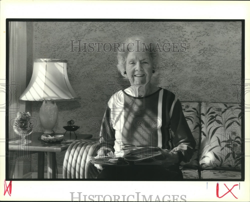 1992 Press Photo Agnes Friedman, 84, sold Girl Scout cookies in 1923 - Historic Images