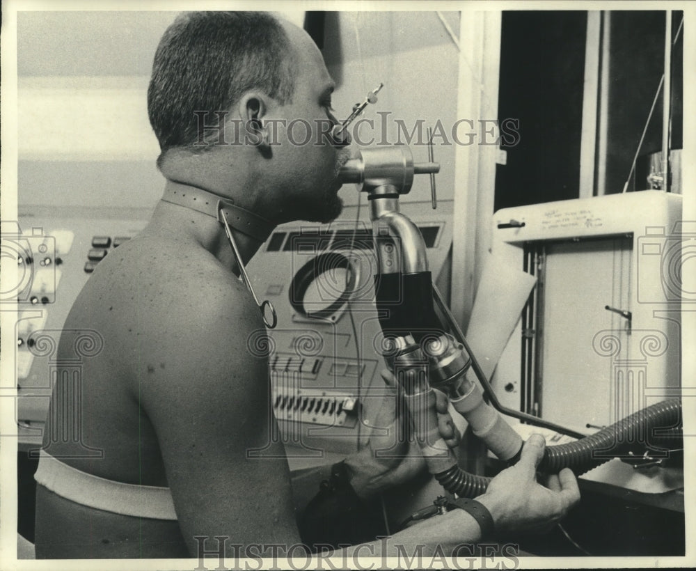 Press Photo Man participates in respiratory test for functionality - Historic Images