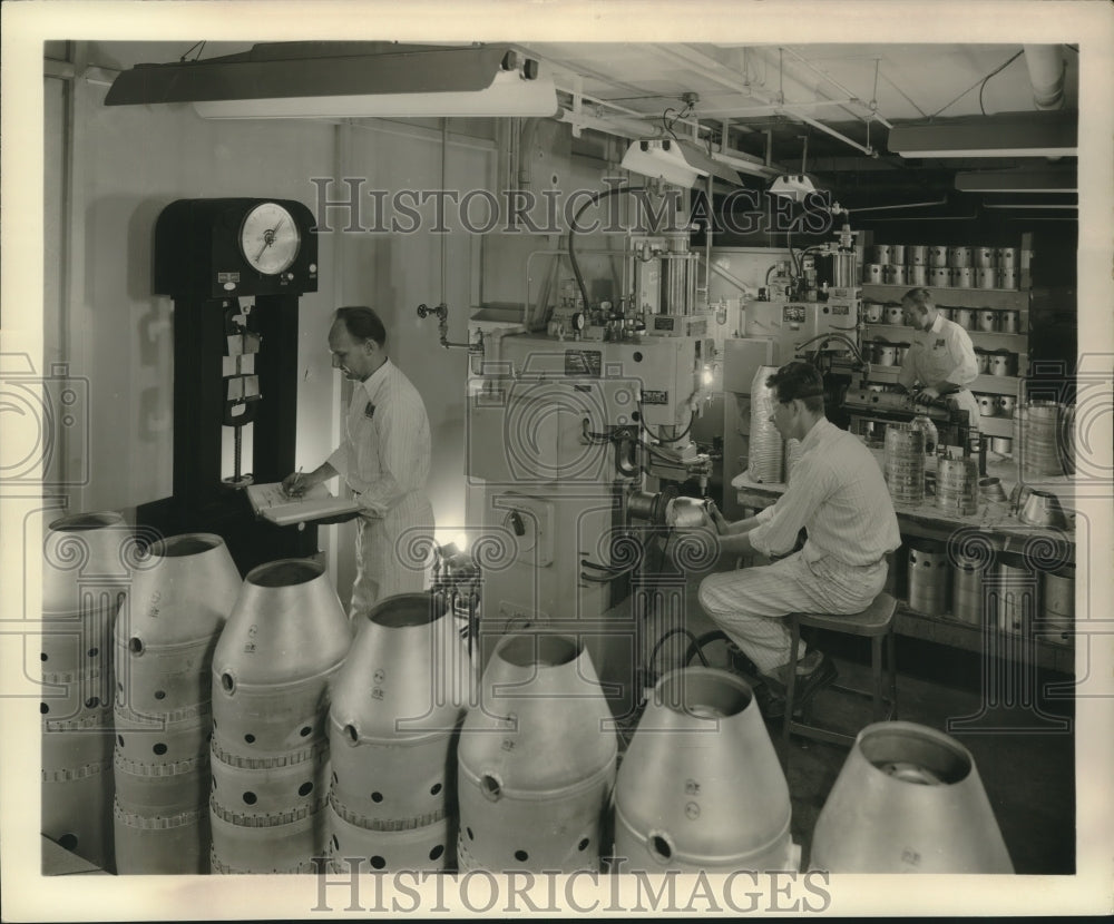 1956 Press Photo Allison J-71 turbojet engineers at General Motors Technical Ctr - Historic Images