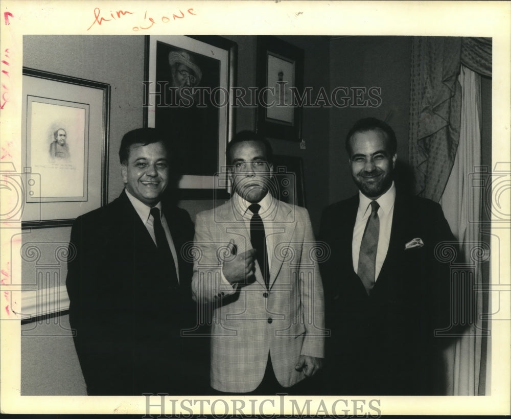 1990 Press Photo Boulmay Gerald &amp; others at Bridge House Benefit. - Historic Images