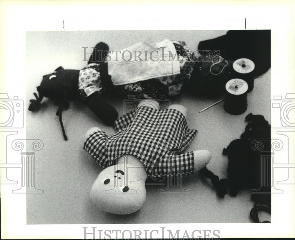 1991 Press Photo Doll Maker Barbara Franklin at New Orleans East Library - Historic Images